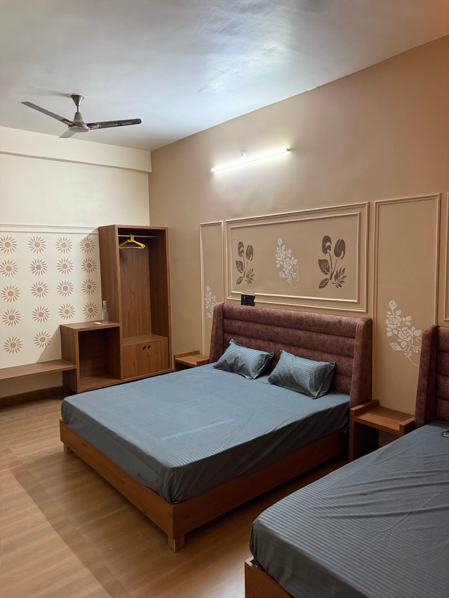 JSR Palace Family Room with one double and one single bed, Pushkar